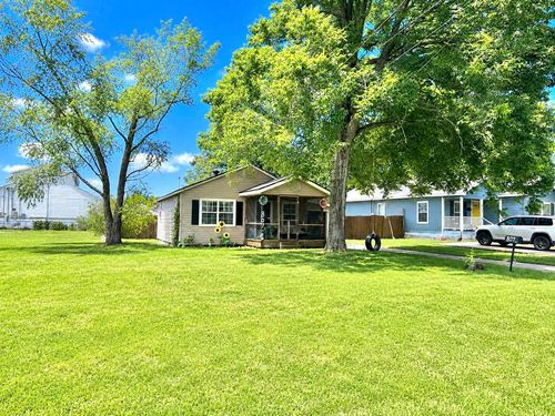 807 Chicago Avenue, Nederland, TX, 77627 | Card Image