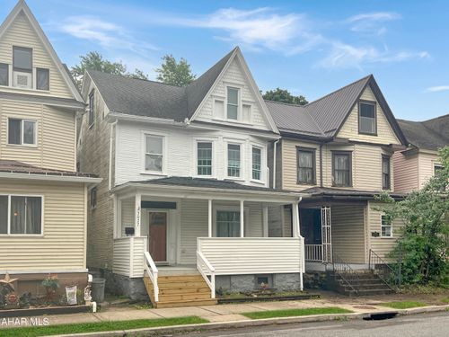 3027 Broad Ave, Altoona, PA, 16601-1733 | Card Image