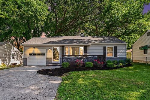 30 S Village Dr, Liberty, MO, 64068-2457 | Card Image