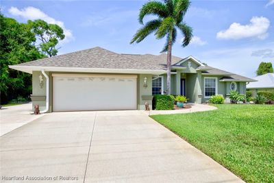 104 Citrus Road Ne, House other with 4 bedrooms, 2 bathrooms and null parking in Lake Placid FL | Image 2