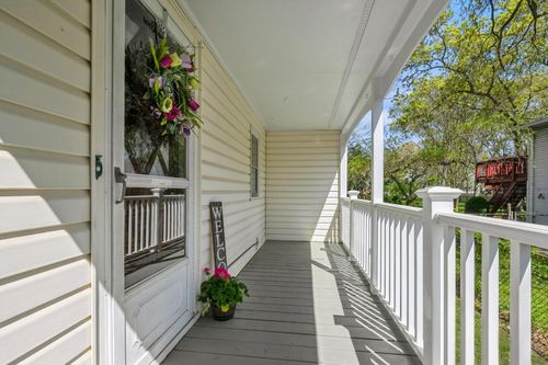19 Lowell Ave, Holtsville, NY, 11742-1508 | Card Image