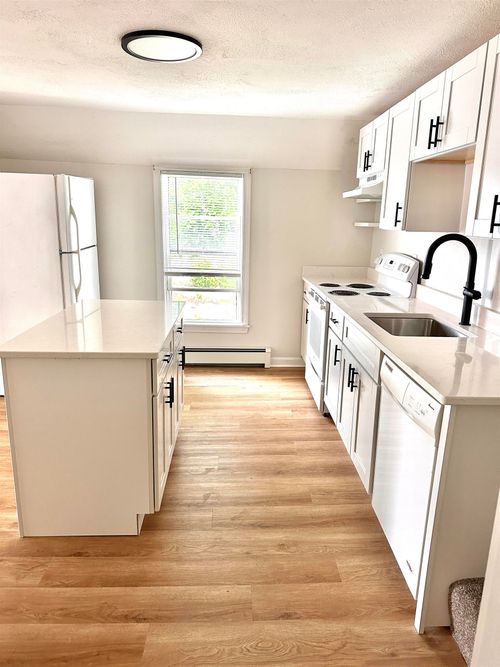 38 Glass St, Pembroke, NH, 03275-1506 | Card Image