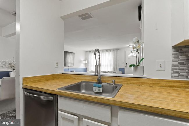 10464 Paradise Ct, Townhouse with 3 bedrooms, 2 bathrooms and null parking in MANASSAS VA | Image 15