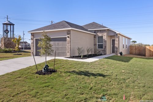 3905 Woodside Dr, Seguin, TX, 78155-2893 | Card Image