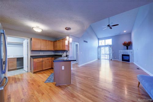 1040 Spirea, Howell, MI, 48843-6822 | Card Image