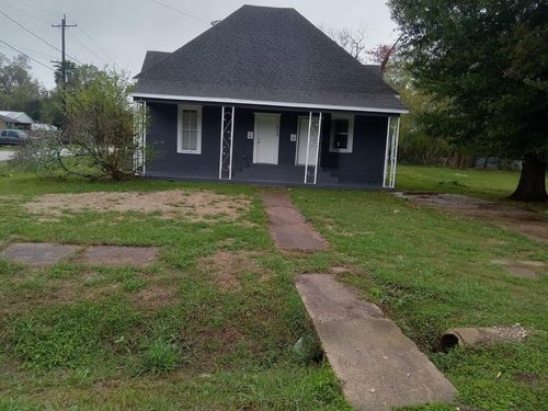 690 Avenue E, Beaumont, TX, 77701-4149 | Card Image