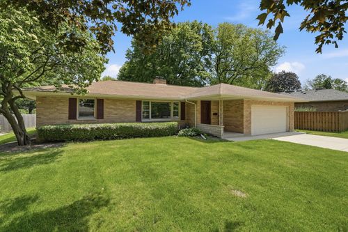 152 Crestwood Dr, East Dundee, IL, 60118-1618 | Card Image