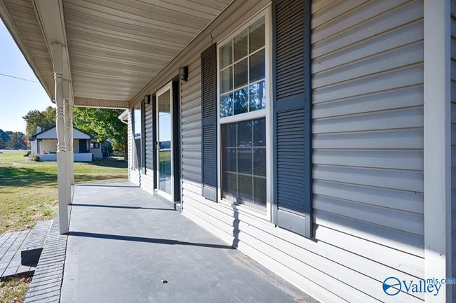 Covered front porch | Image 9