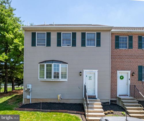 1043 Fredrick Blvd, READING, PA, 19605-1166 | Card Image