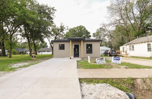 514 Morehead St, Moberly, MO, 65270-2754 | Card Image