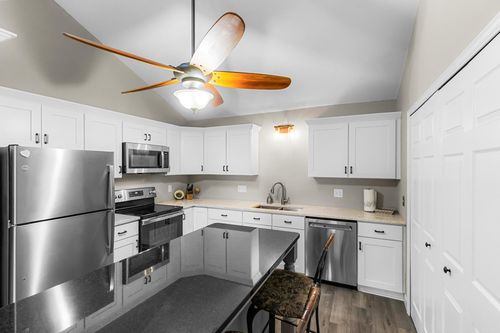 3290c-3290 Greenbrier St, Vadnais Heights, MN, 55127-5040 | Card Image