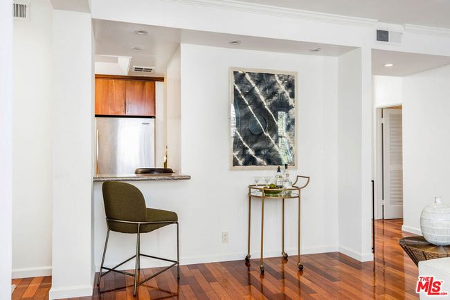 204 - 1830 Westholme Ave, Condo with 2 bedrooms, 3 bathrooms and 2 parking in LOS ANGELES CA | Image 12