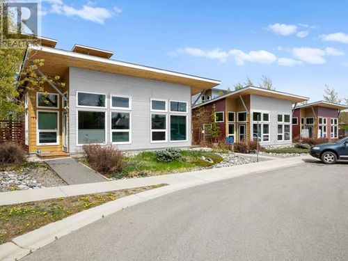 3-508 Hanson St, Whitehorse, YT, Y1A1Z1 | Card Image