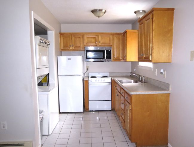 APT-13 - 492 S Street Ext, Condo with 1 bedrooms, 1 bathrooms and null parking in Bristol CT | Image 4