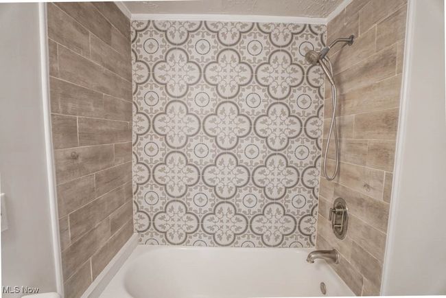 Full Bathroom | Image 23
