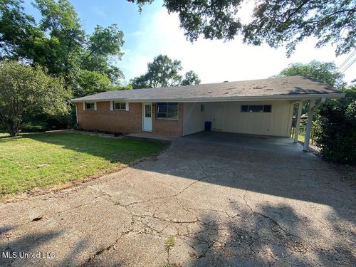 305 Cottage Dr, Natchez, MS, 39120-2111 | Card Image