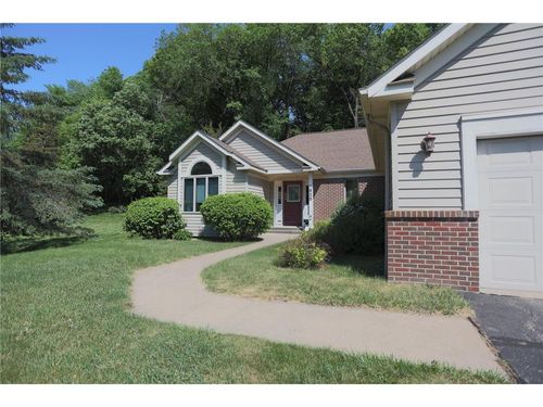1825 Golf View Dr, River Falls, WI, 54022-2562 | Card Image