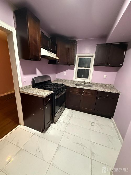 43 Crampton Ave, WOODBRIDGE, NJ, 07095-3737 | Card Image