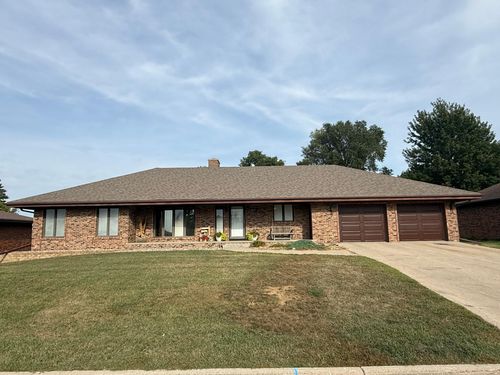 611 Dugdale Ave, Worthington, MN, 56187-3068 | Card Image