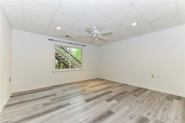 Bedroom #4 with natural light | Image 34