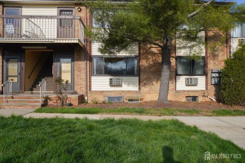 733 Cricket Ln, Woodbridge, NJ, 07095-1560 | Card Image