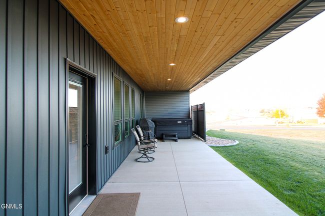 8127 Hawktree Dr, Townhouse with 3 bedrooms, 2 bathrooms and null parking in Bismarck ND | Image 63