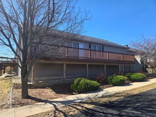 3801 Creekside Dr, Traverse City, MI, 49684-7218 | Card Image