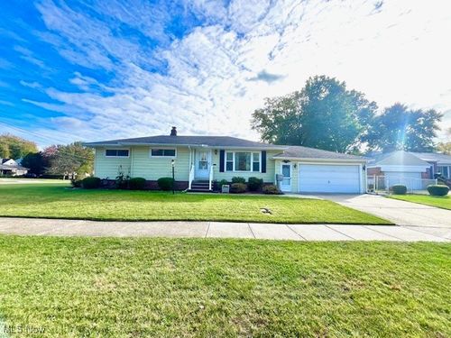 22439 Haber Dr, Fairview Park, OH, 44126-2923 | Card Image