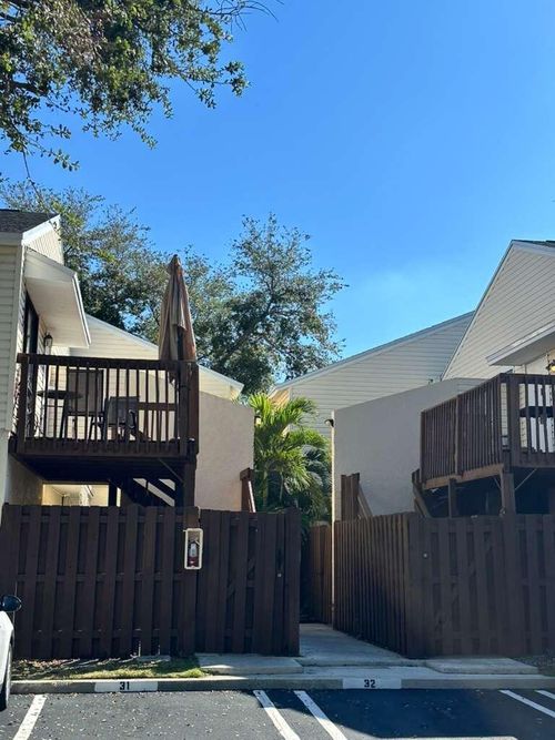 n102-637 Executive Center Dr, West Palm Beach, FL, 33401-4992 | Card Image