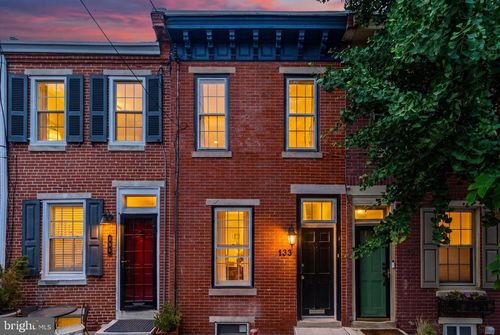 133 Monroe St, PHILADELPHIA, PA, 19147-3411 | Card Image