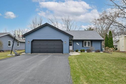 16285 W Mayflower Drive, New Berlin, WI, 53151 | Card Image