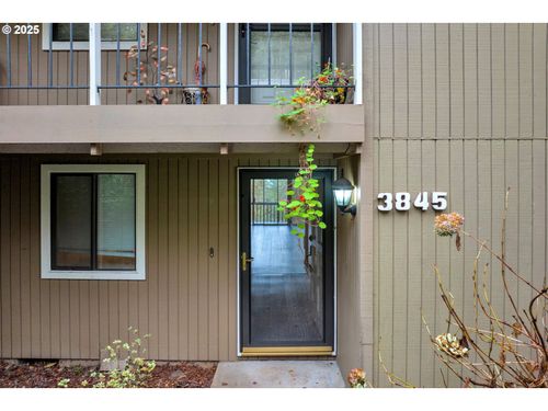 3845 Colony Oaks Dr, Eugene, OR, 97405-6213 | Card Image