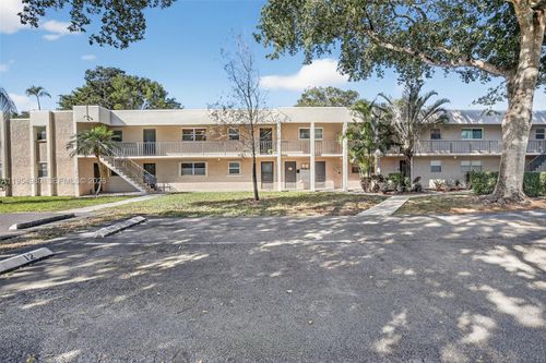 520-8523 Old Country Mnr, Davie, FL, 33328 | Card Image