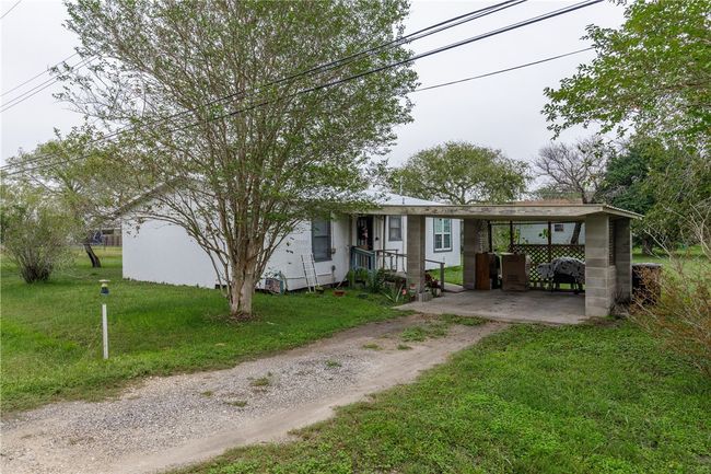 304 E Richard Garcia Street, House other with 2 bedrooms, 1 bathrooms and null parking in Driscoll TX | Image 6