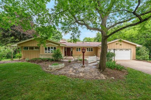 W270S3575 Oak Knoll Drive, Waukesha, WI, 53189 | Card Image