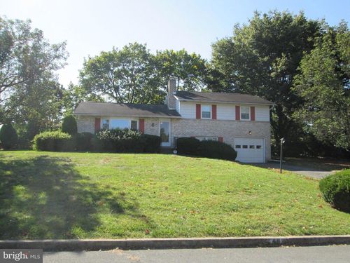 40 Moongale Dr, CARLISLE, PA, 17013-2115 | Card Image
