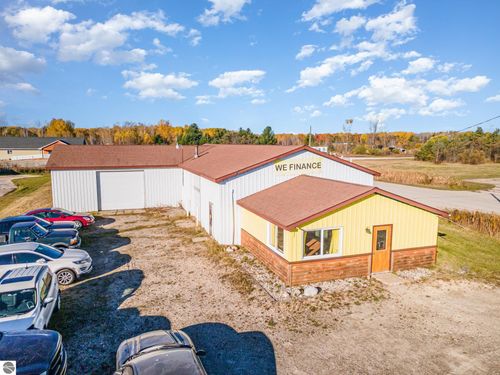 7525 Ira Dr, Hale, MI, 48739-9312 | Card Image