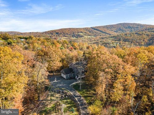 527 Grimes Golden Rd, LINDEN, VA, 22642-6309 | Card Image