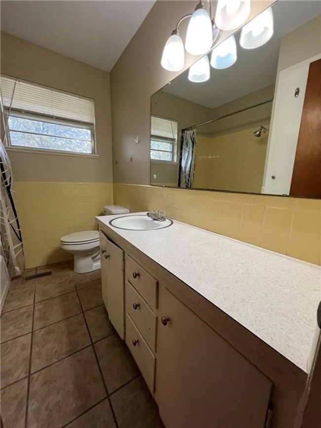 1805 W Lela St, Home with 2 bedrooms, 1 bathrooms and null parking in Rogers AR | Image 5