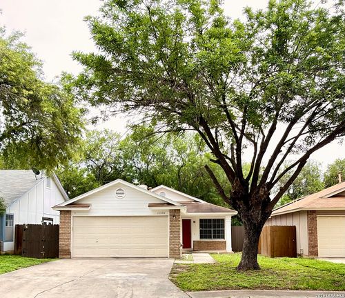 10040 Woodtrail, San Antonio, TX, 78250 | Card Image