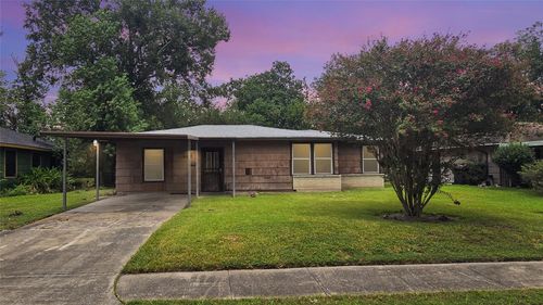 6027 Kenilwood Dr, Houston, TX, 77033-1313 | Card Image