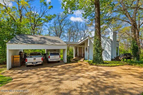 825 Crestview Dr, Yazoo City, MS, 39194-2510 | Card Image