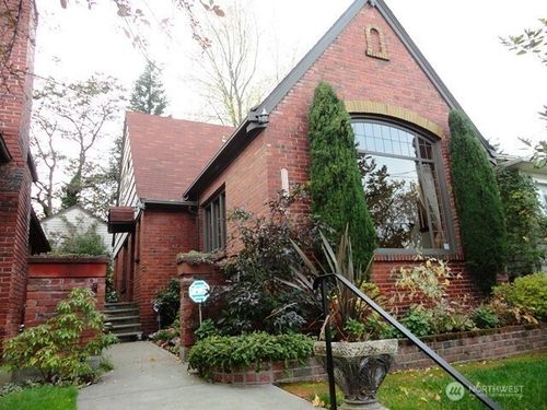 8023 18th Ave Ne, Seattle, WA, 98115-4427 | Card Image