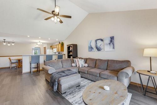 6080 S Crosswinds Dr, Cudahy, WI, 53110-3415 | Card Image