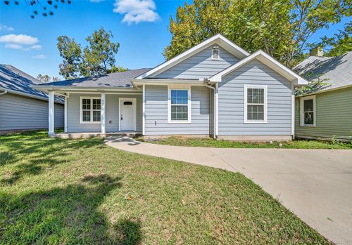 415 W Monterey St, Denison, TX, 75020-6328 | Card Image