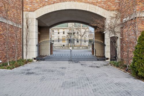 102-102 W End Close, Nashville, TN, 37205-2454 | Card Image