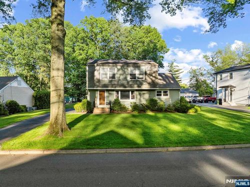 438 Gregory Rd, Paramus, NJ, 07652-2137 | Card Image