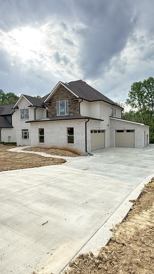 373 Young Ln, Pleasant View, TN, 37146-2401 | Card Image