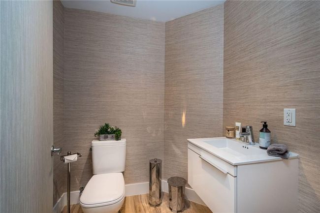 UNIT-2105 - 17111 Biscayne Blvd, Condo with 2 bedrooms, 3 bathrooms and null parking in Aventura FL | Image 26