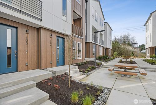 2704-12217 137th Pl Ne, Redmond, WA, 98052-1434 | Card Image